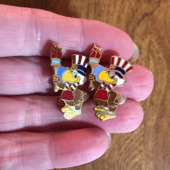 Set of (8) Vintage Pins - Picture 3 of 13